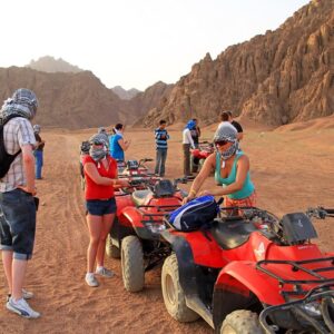 Hurghada Desert Jeep Adventure & Stargazing with Dinner- white Shark Travel (4)